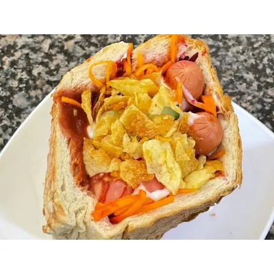 Хот-дог с обычной сосиской в батоне 