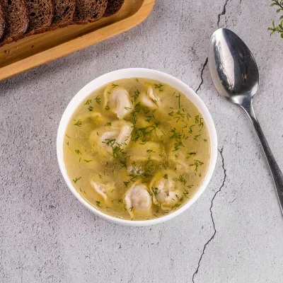 Пельмени с бульоном