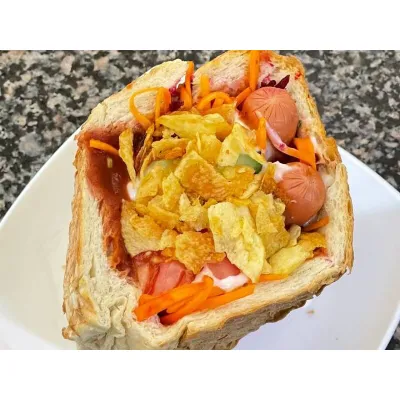 Супер хот-дог в батоне